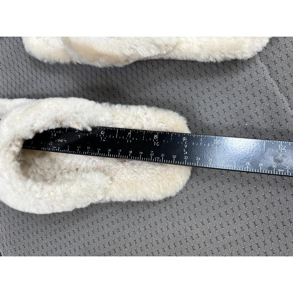OluKai Slippers Shoes Womens Size 8 White Fuzzy Thong Faux Fur Lined Cozy - Picture 8 of 8